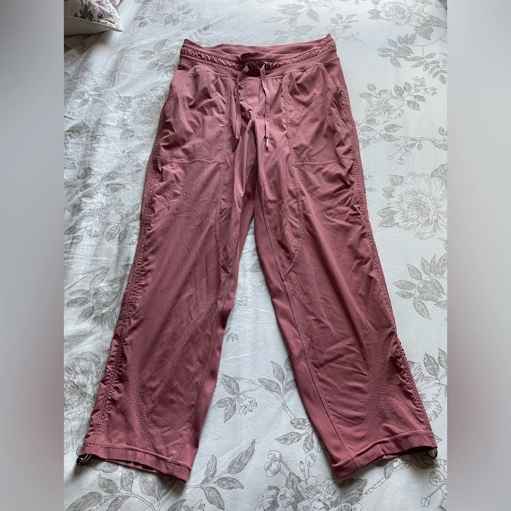 Lululemon Mid Rise Dance Studio Jogger Crop 6 Brier‎ Rose Pink Gym Athletic Yoga